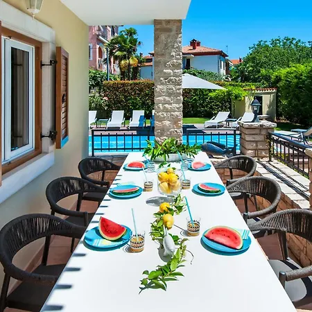 7 Bedroom Amazing In Holiday home Rovinj