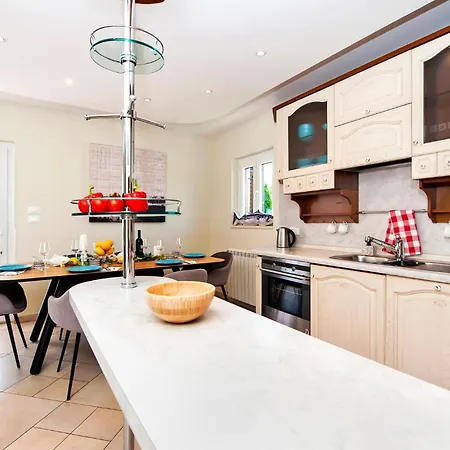 7 Bedroom Amazing In Holiday home *