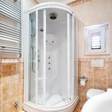 7 Bedroom Amazing In *